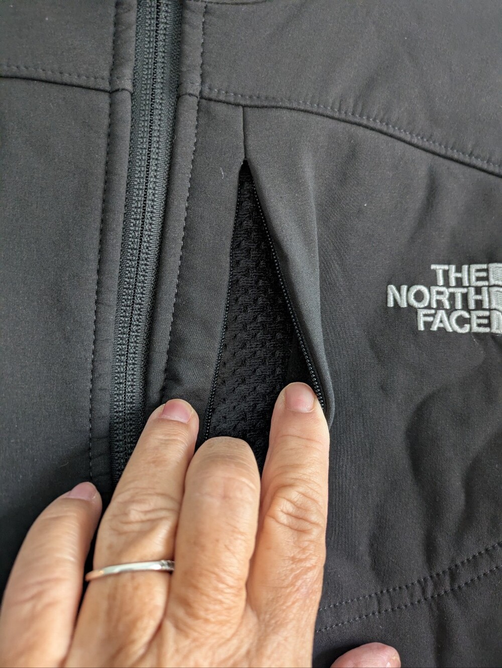 The North Face Winter Jacket w/Multiple Pockets- S - Picture 4 of 7